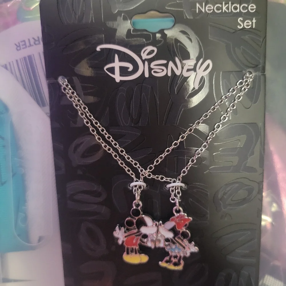 Disney Mickey & Minnie Kissing Necklace Set - Picture 3 of 5